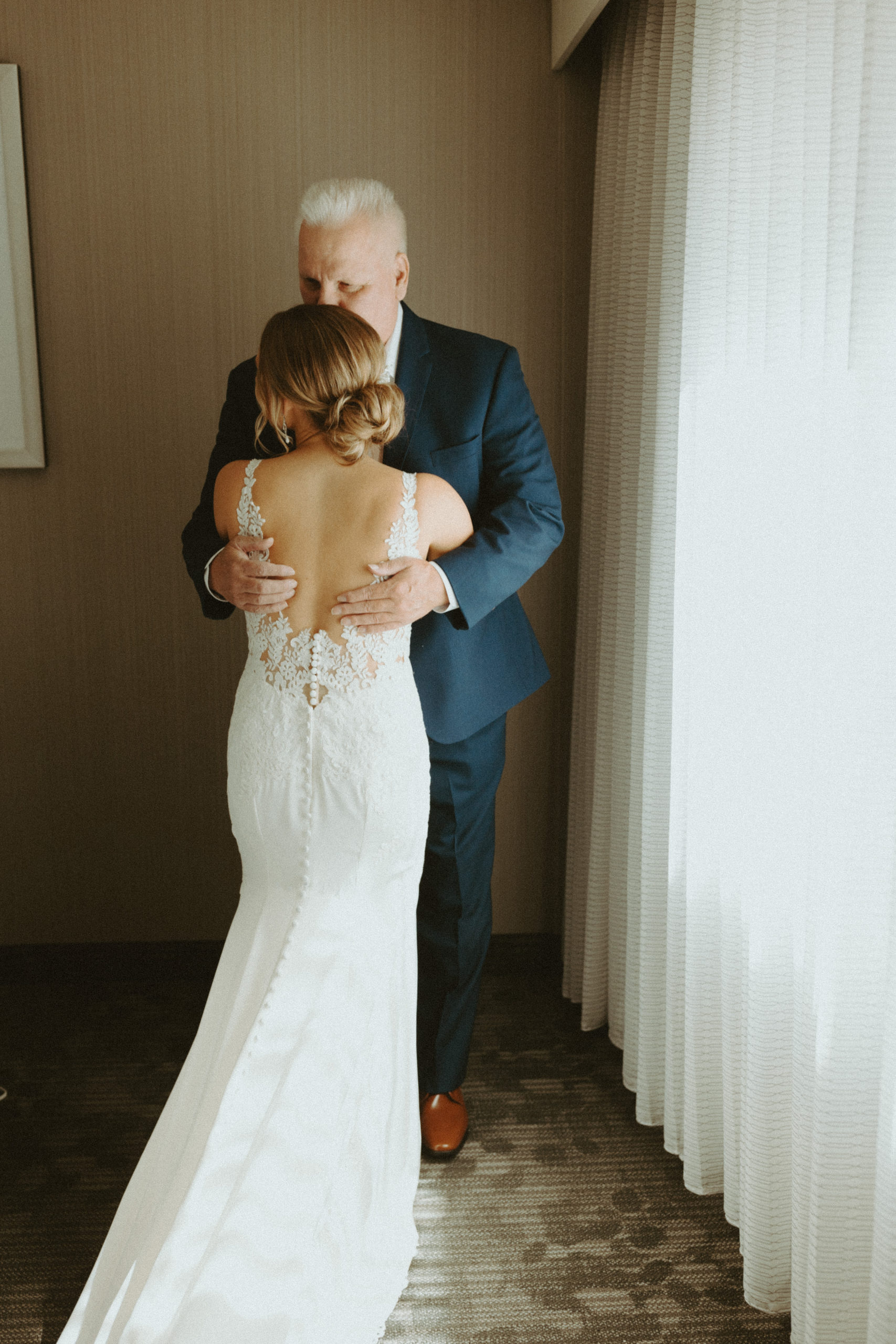 the bride hugging her dad