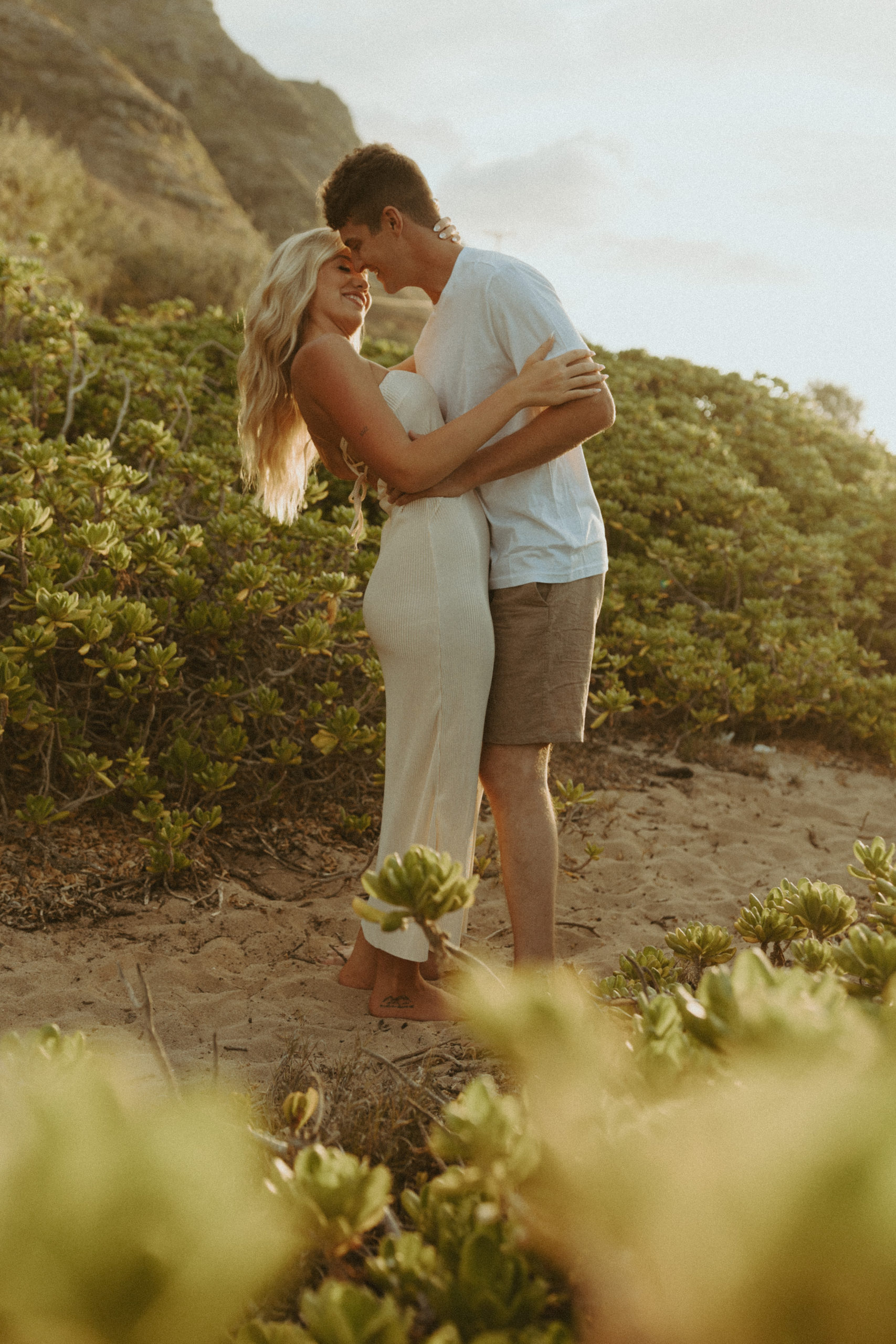 the couple leaning in to kiss for beach couple photos