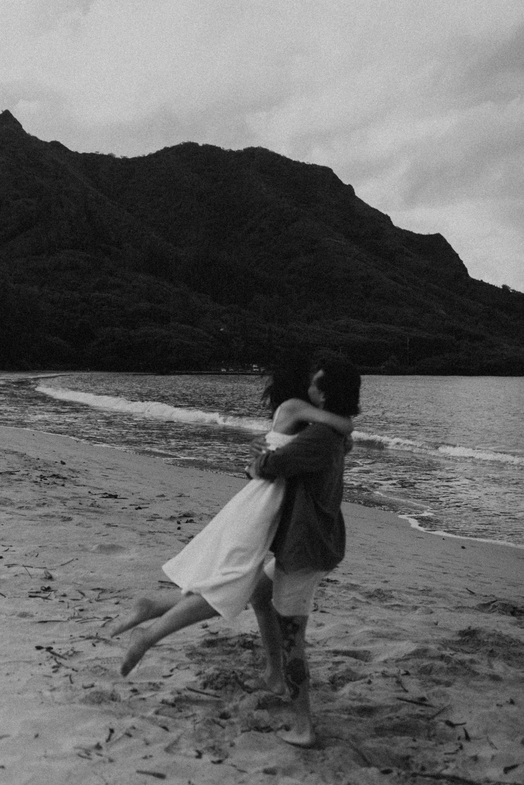 Couples Photoshoot Ideas For Your Hawaii Engagement Pictures