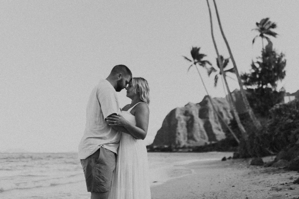 the couple leaning in for a kiss in Hawaii