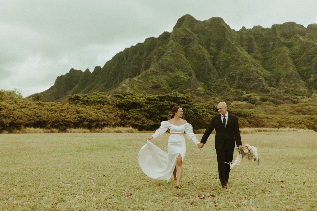 the couple walking towards the Hawaii