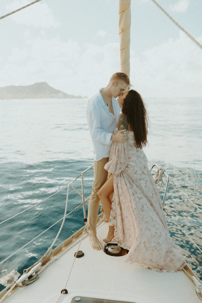 the couple kissing on the Hawaii sailboat