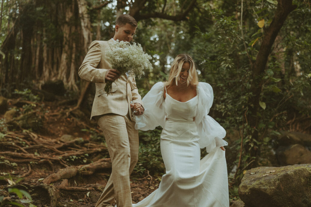 couple posing for their wedding pictures in the jungle of Oahu