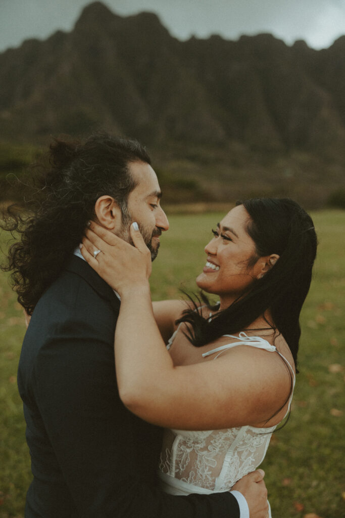 couple posing for their stress free wedding elopement photos in hawaii