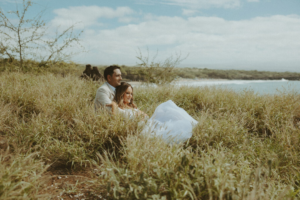 bride and groom in hawaii for their destination wedding having a picnic | A Peaceful and Laid Back Big Island Hawaii Wedding
