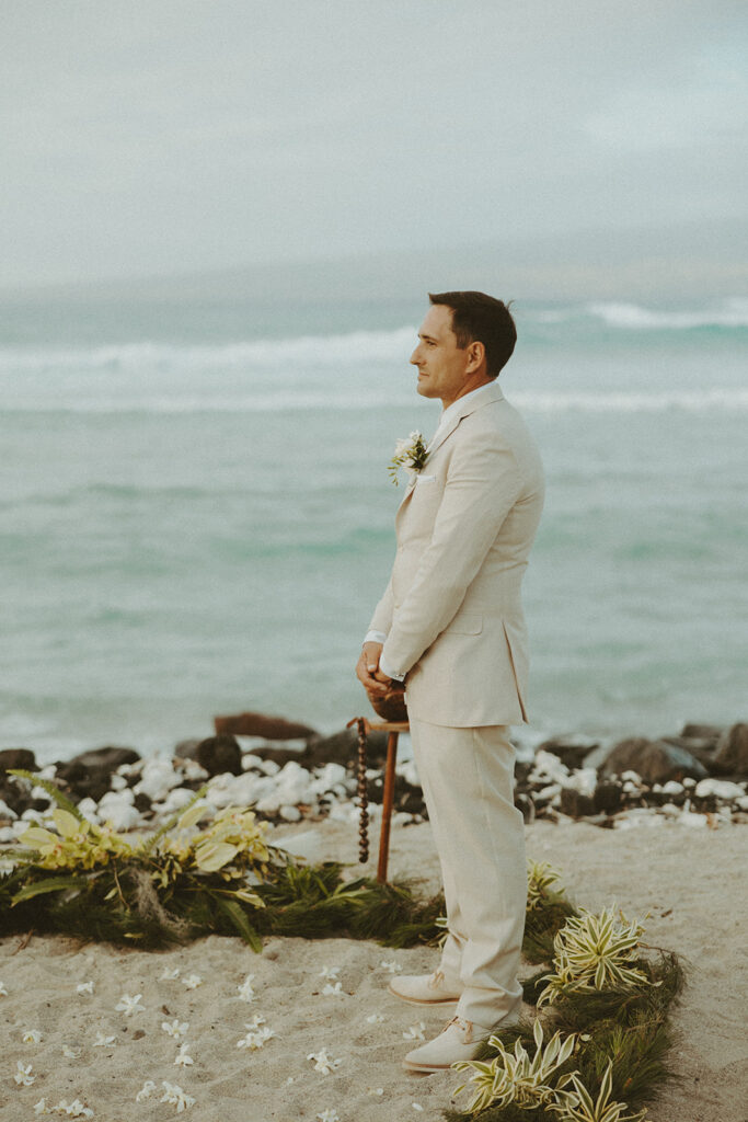couple getting married on big island in hawaii
