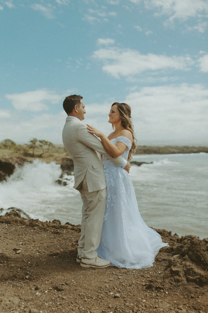 bride and groom in hawaii for their destination wedding having a picnic
