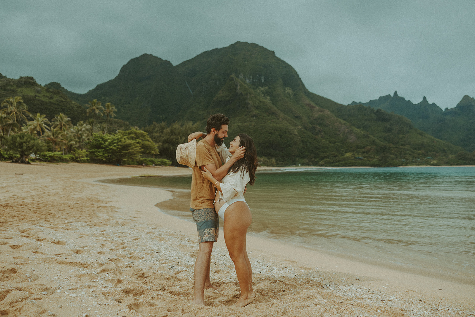 couple posing on kauai for their maternity photos - boho maternity session