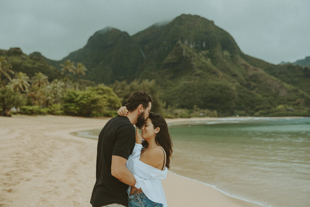 boho maternity session of couple posing on kauai for their maternity photos
