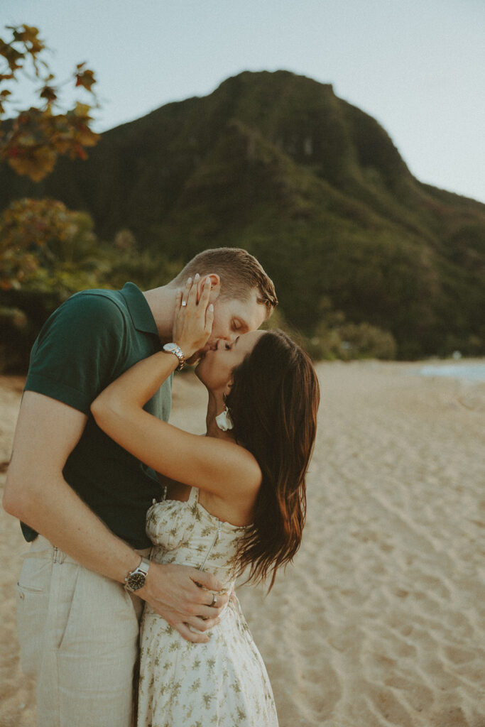 a surprise proposal on the beaches of hawaii