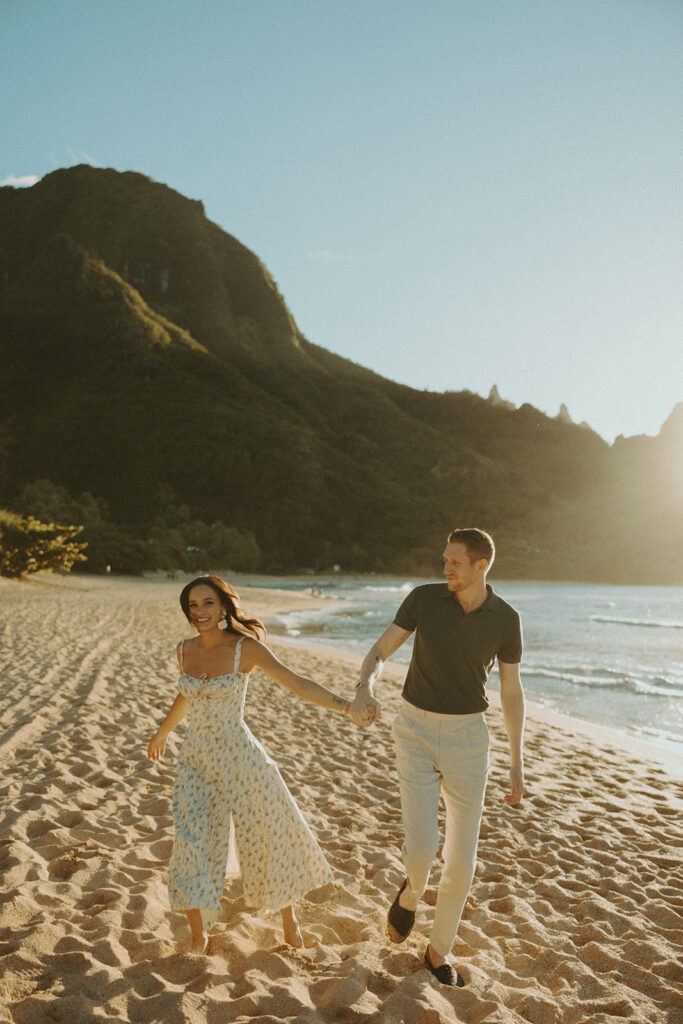 a surprise proposal on the beaches of hawaii
