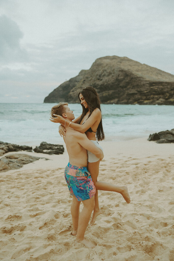 couple posing on the beaches of hawaii