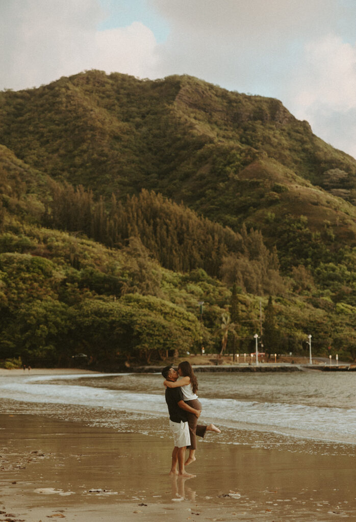 A Playful Sunrise Honeymoon Photoshoot in Hawaii | a honeymoon photoshoot during sunrise on oahu