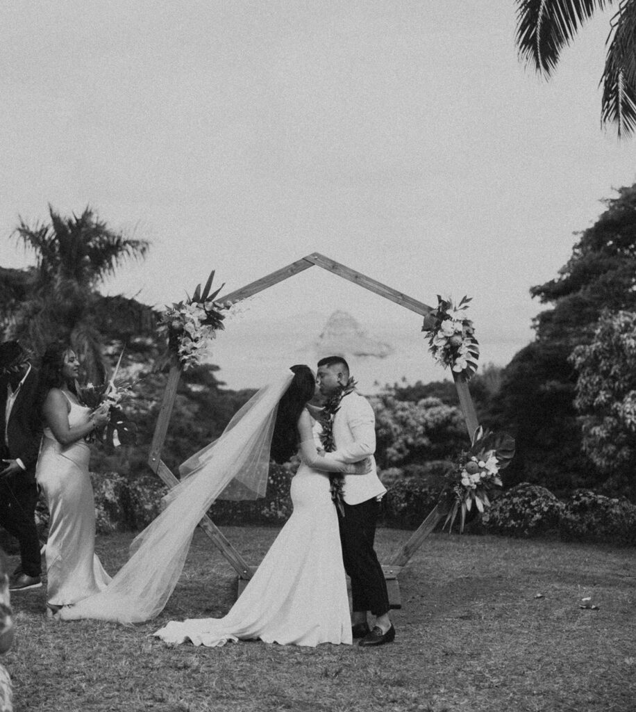 an intimate elopement photoshoot in hawaii