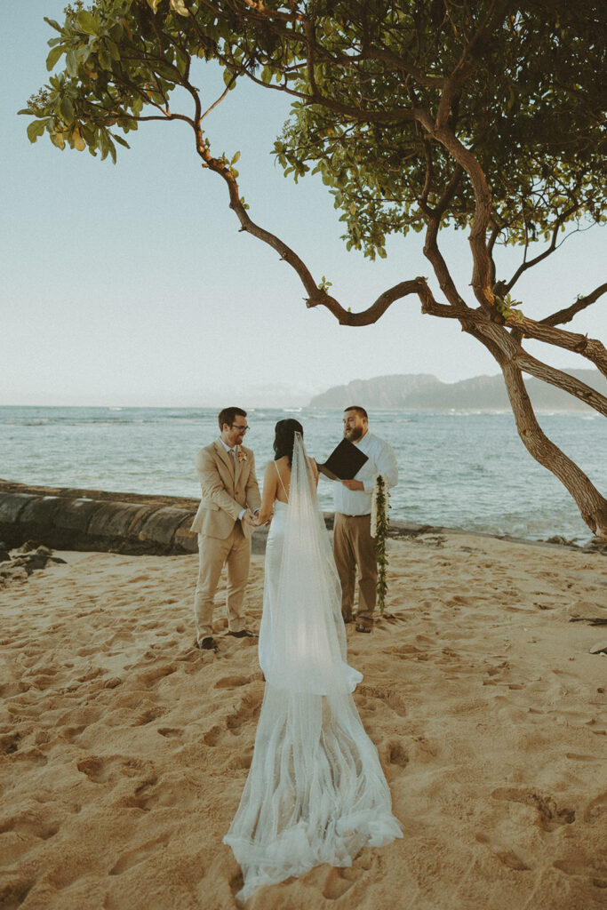 Couple posing for wedding photos in oahu
