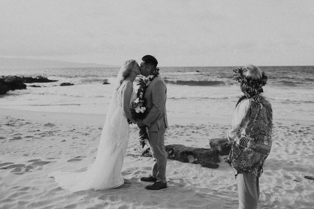 a playful Hawaiian elopement photoshoot
