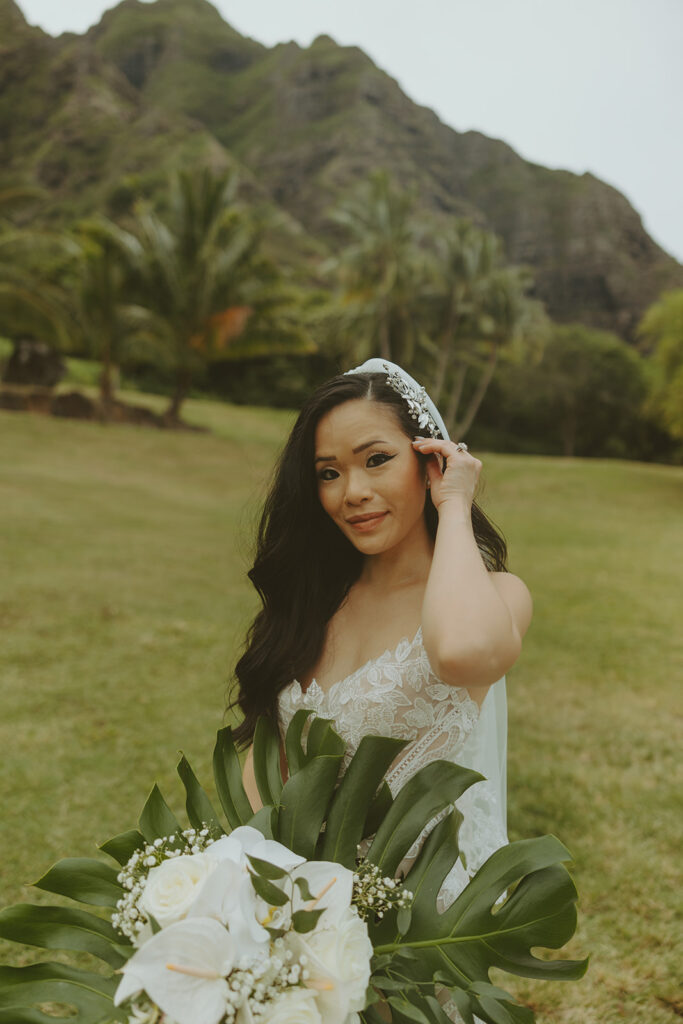 couple posing for wedding photos in hawaii
