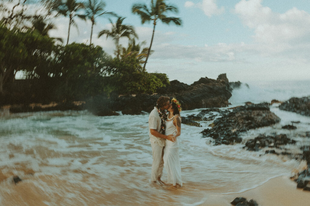 a sunrise elopement in hawaii
