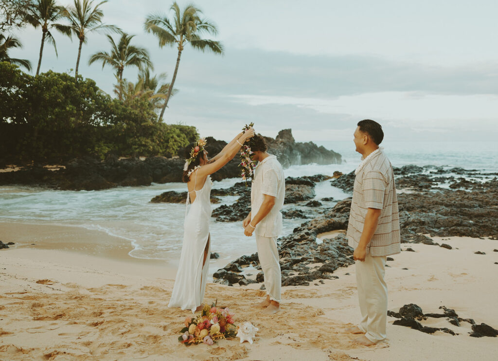 newlyweds taking elopement photos in hawaii
