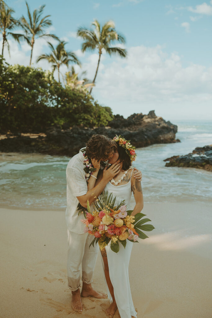 a sunrise elopement in hawaii