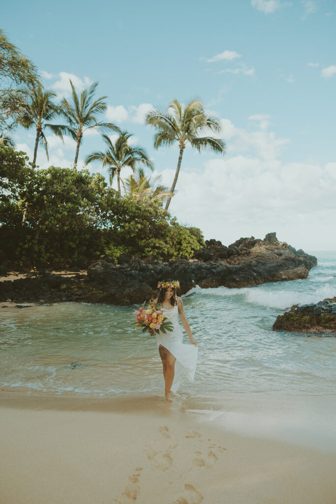 a sunrise elopement in hawaii
