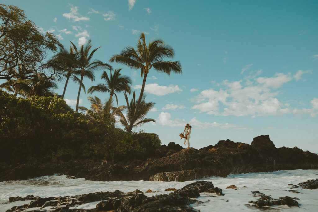 newlyweds taking elopement photos in hawaii
