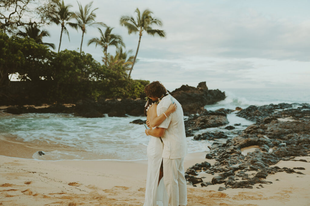 a sunrise elopement in hawaii