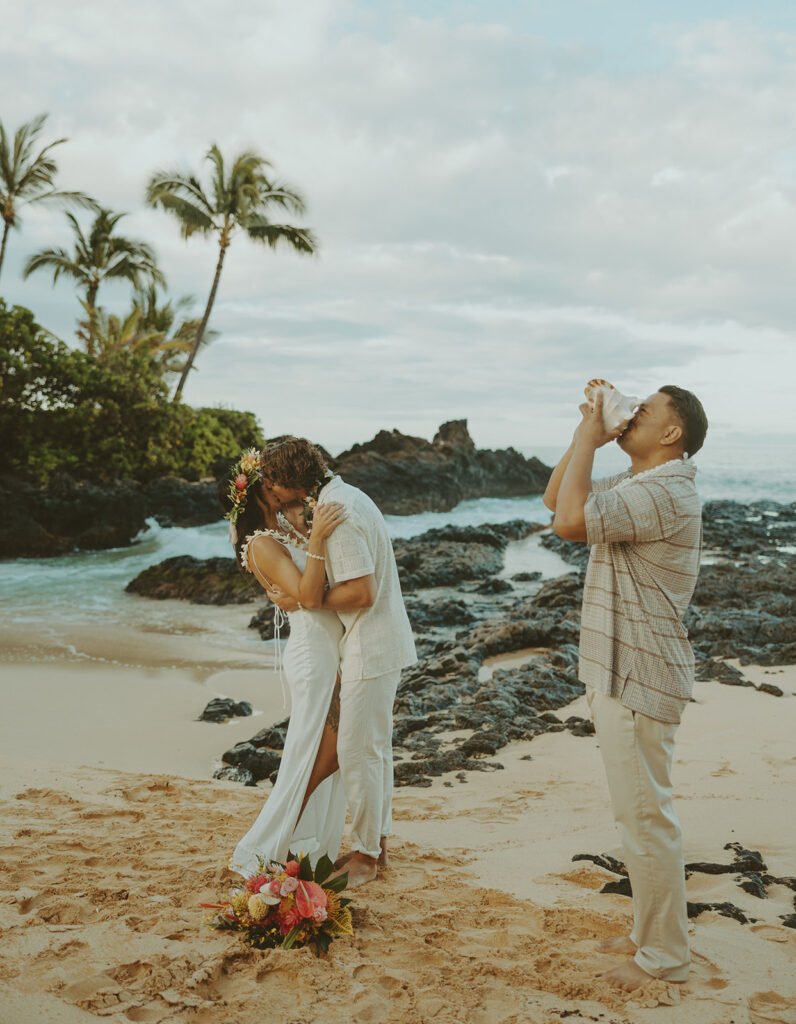 a sunrise elopement in hawaii
