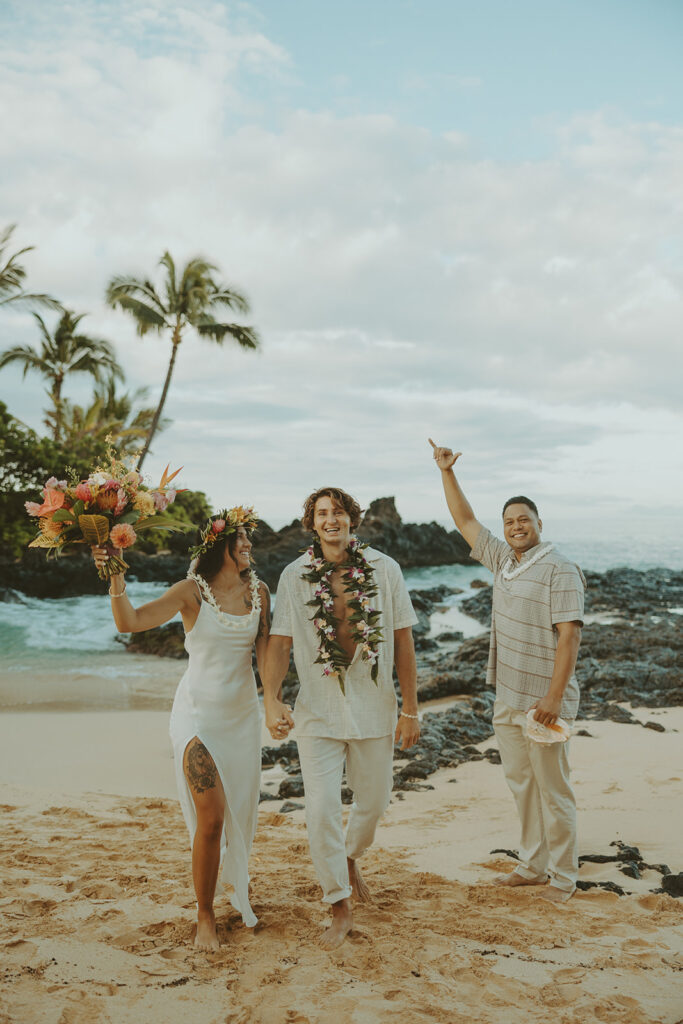 a sunrise elopement in hawaii
