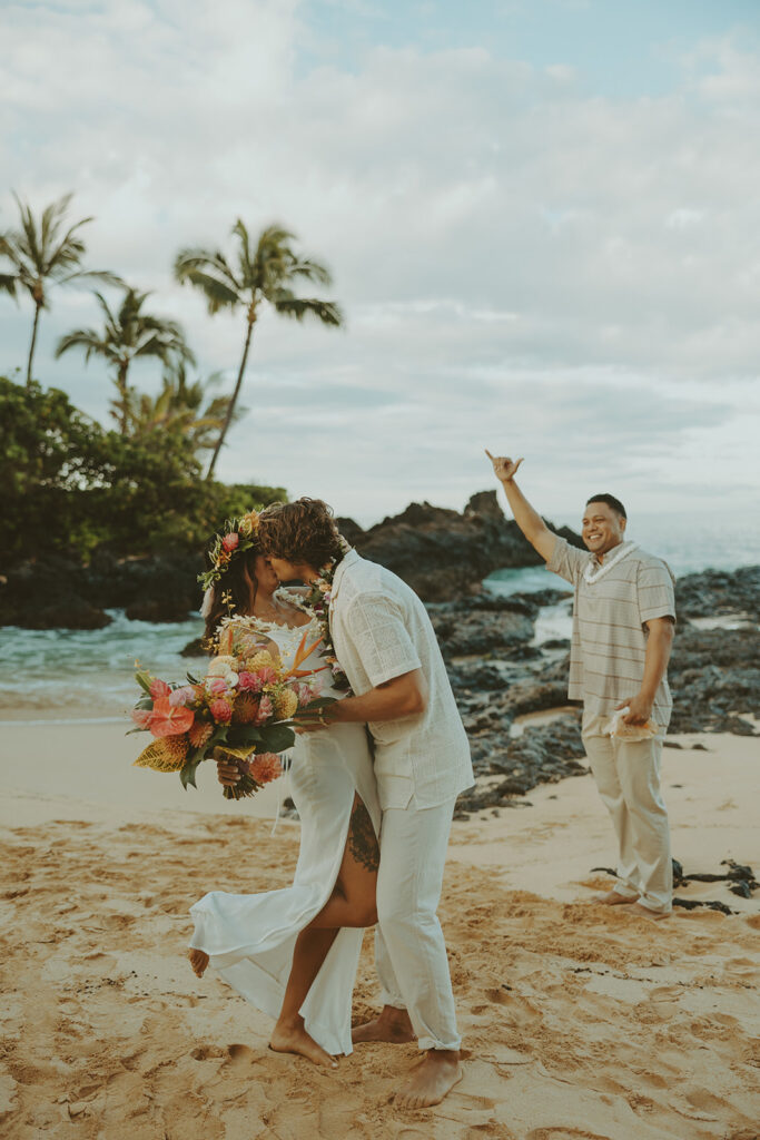 a sunrise elopement in hawaii
