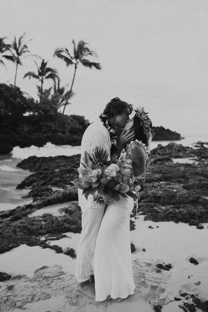 a sunrise elopement in hawaii
