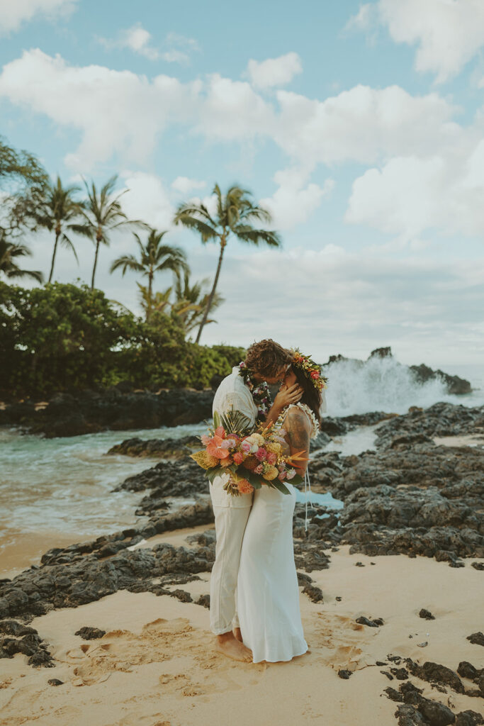 a sunrise elopement in hawaii
