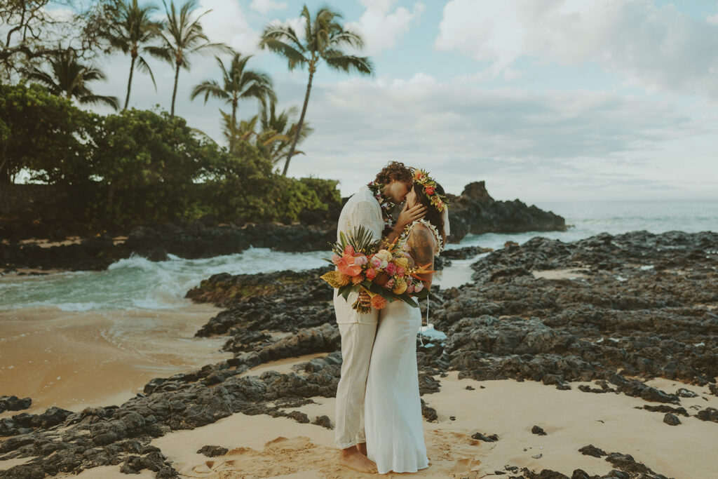 a sunrise elopement in hawaii