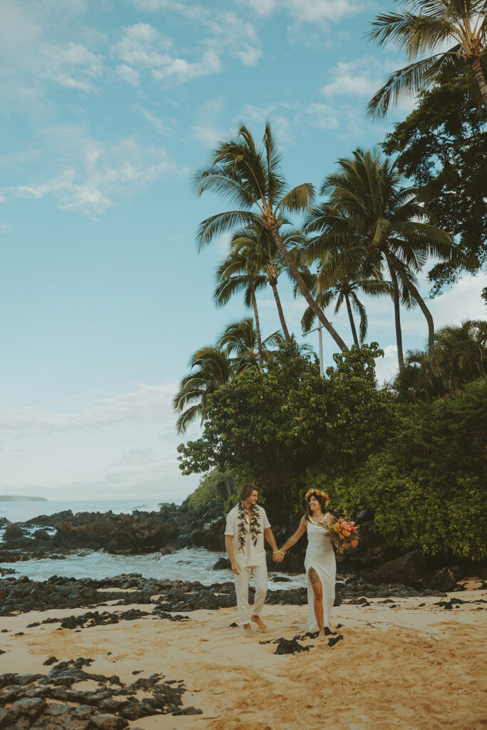 a sunrise elopement in hawaii
