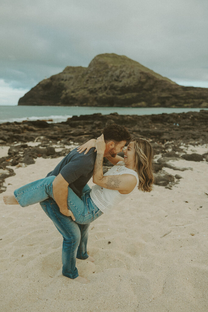 couples posing for their engagement photos in hawaii