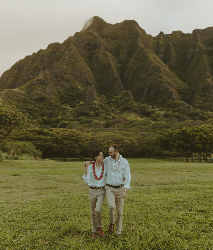 couple taking their elopement photos in hawaii
