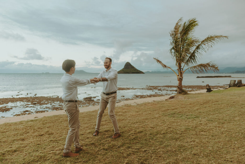 couple taking their elopement photos in hawaii
