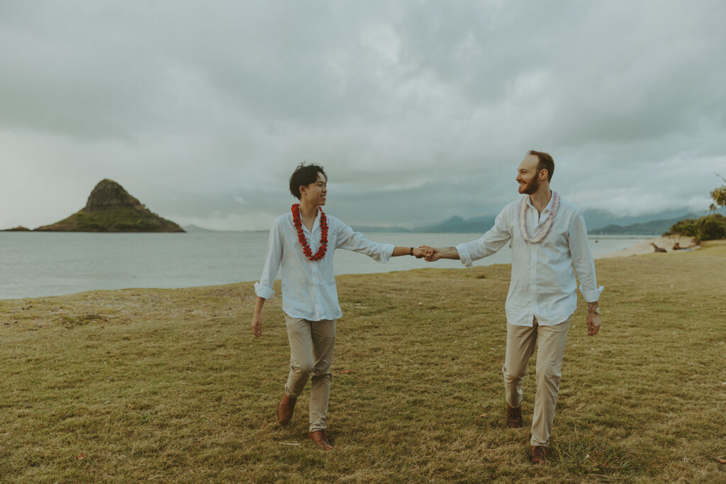 a elopement photoshoot in oahu