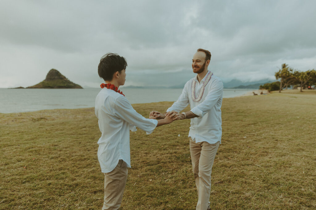 couple posing for their destination elopement photos
