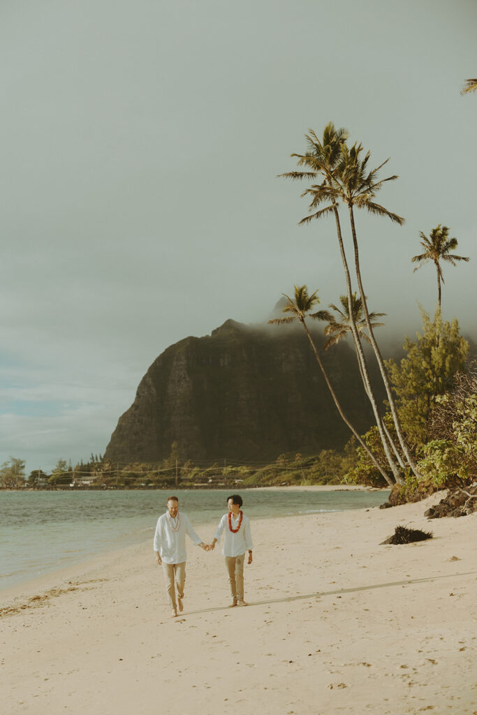 a elopement photoshoot in oahu
