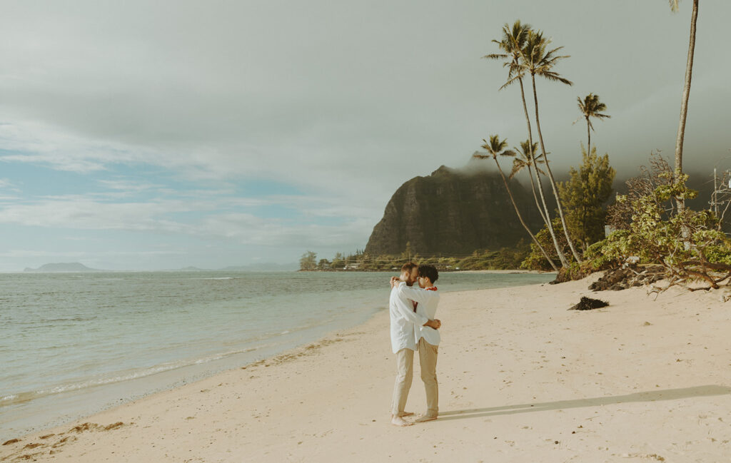 a elopement photoshoot in oahu
