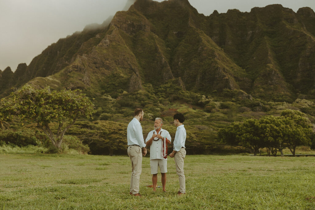 a elopement photoshoot in oahu
