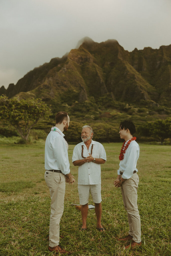 a elopement photoshoot in oahu
