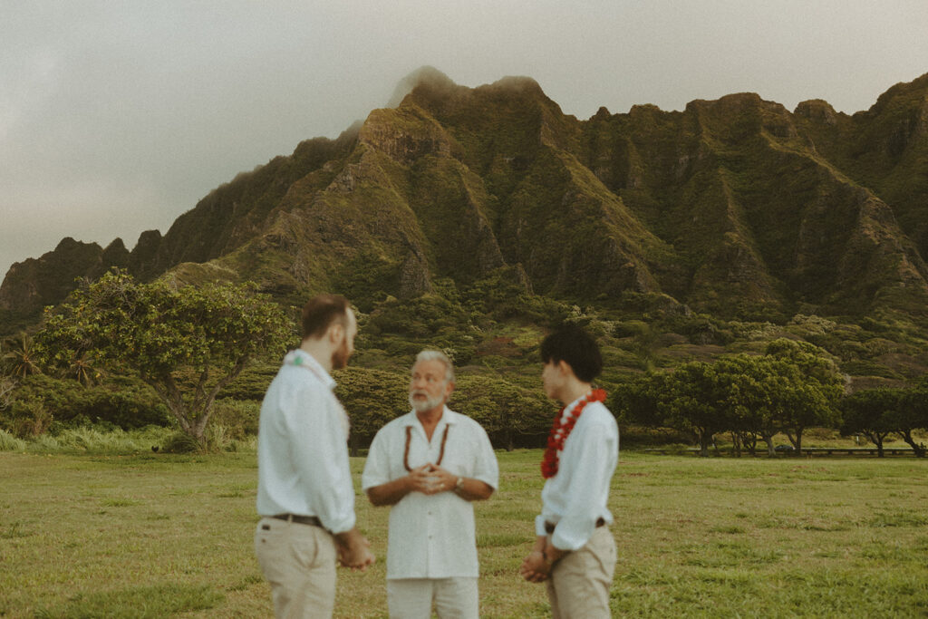 a elopement photoshoot in oahu
