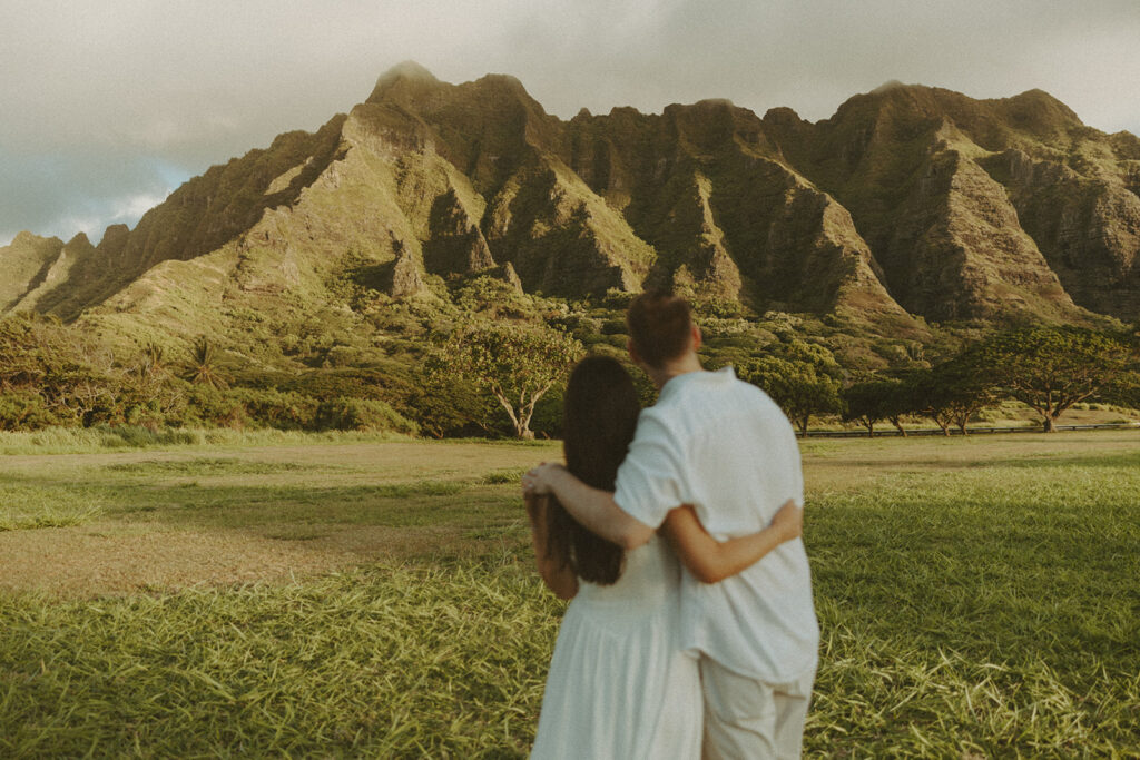 a beach side couples session in oahu
