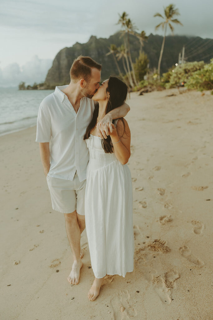 a beach side couples session in oahu