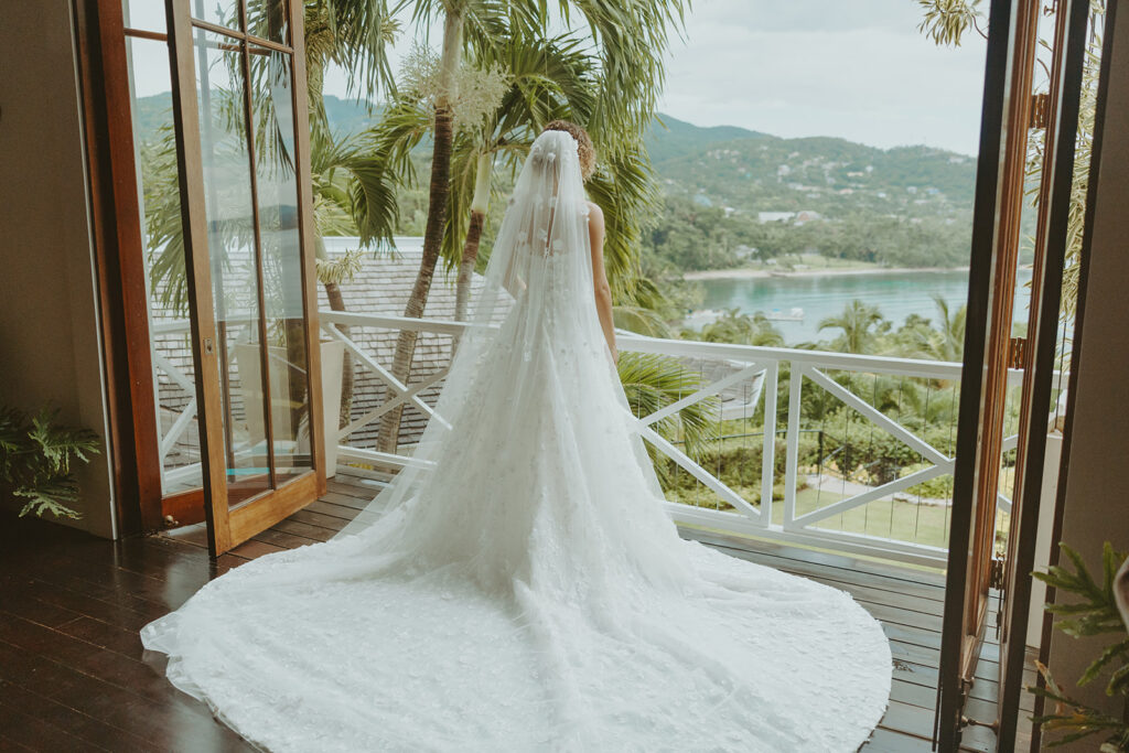 A stylish destination wedding couple captured in Jamaica’s tropical paradise
