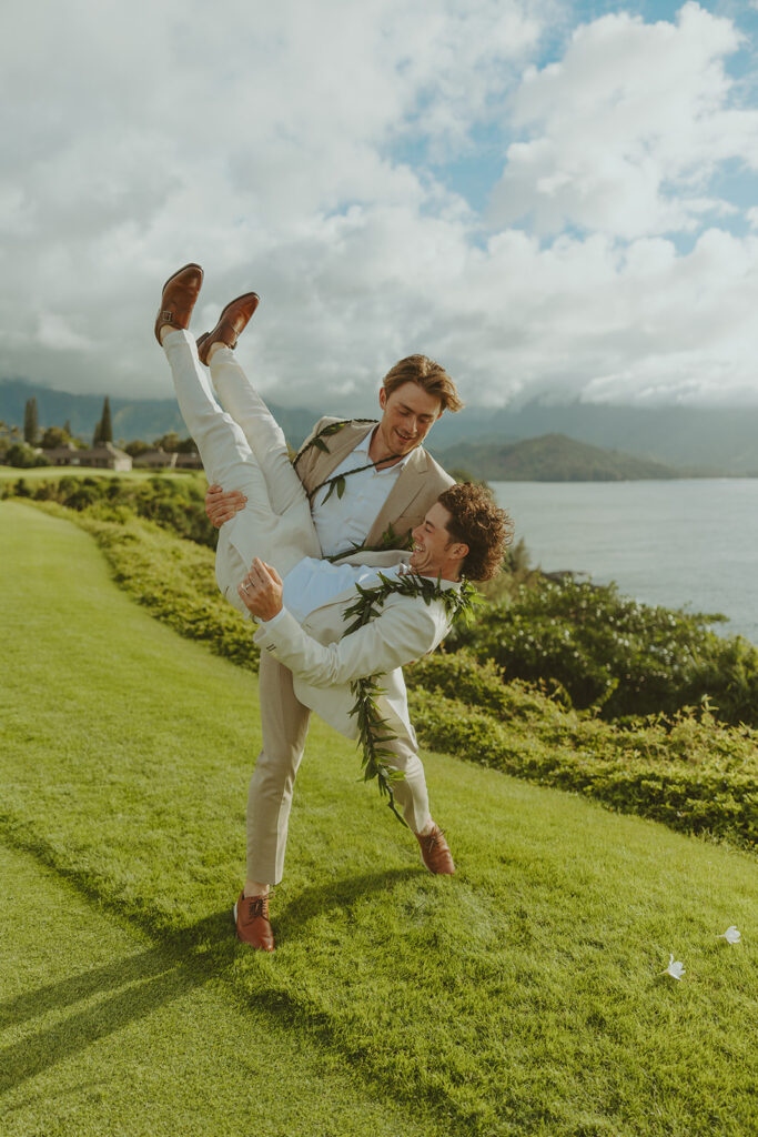 A simple yet breathtaking destination wedding celebration in Kauai.
