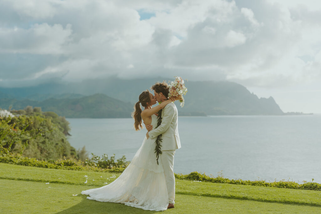 A relaxed and gorgeous destination wedding set in the stunning scenery of Kauai.
