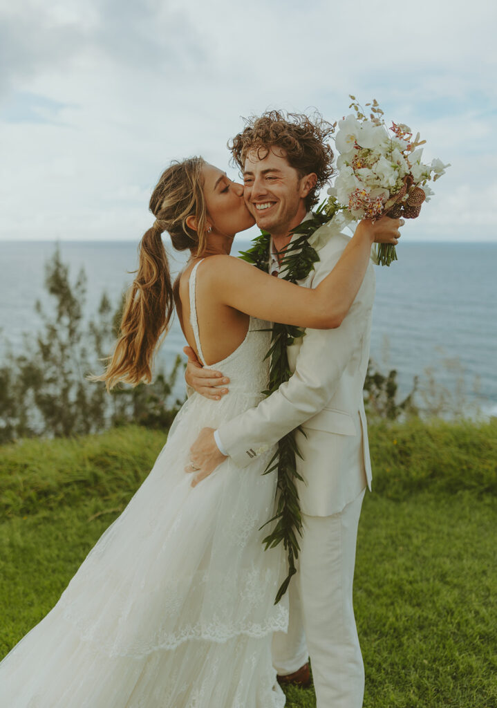 A relaxed and gorgeous destination wedding set in the stunning scenery of Kauai.
